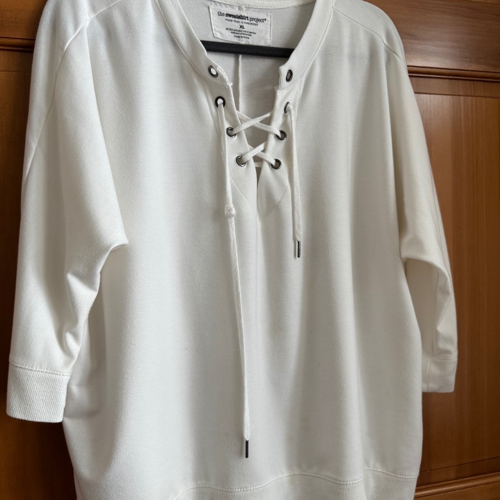 Soft, comfy sweatshirt never worn